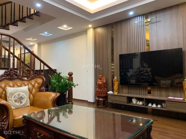 Bán nhà Hoàng Quốc Việt 58m2 phân lô, ô tô tránh, kinh doanh, nhà đẹp hơn 8 tỷ