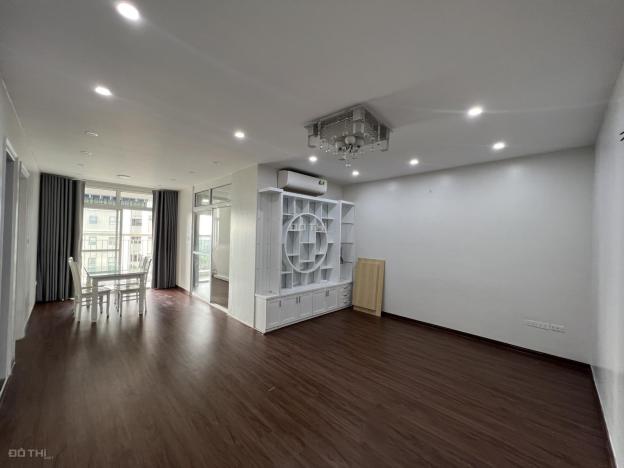 Cho thuê nhà Linh lang 3,5 tầng x 53m2 ở làm văn phòng, sudio, Salon toc